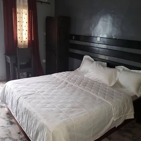 Hotel Sunrise Center Bonapriso 111 Douala Exterior foto