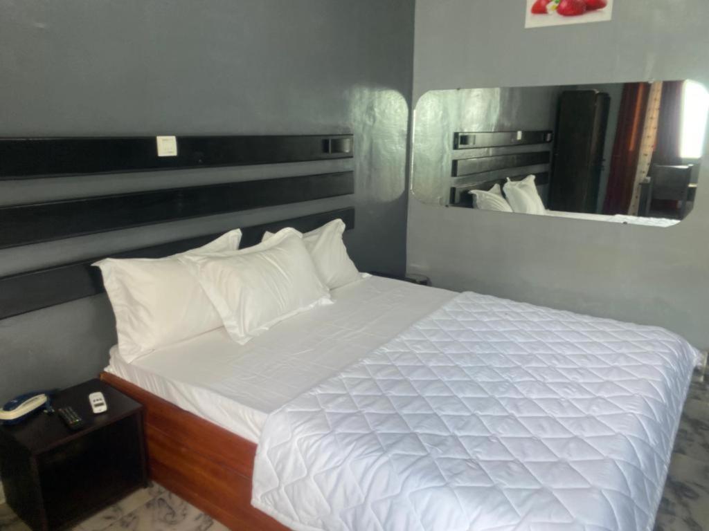 Hotel Sunrise Center Bonapriso 111 Douala Exterior foto
