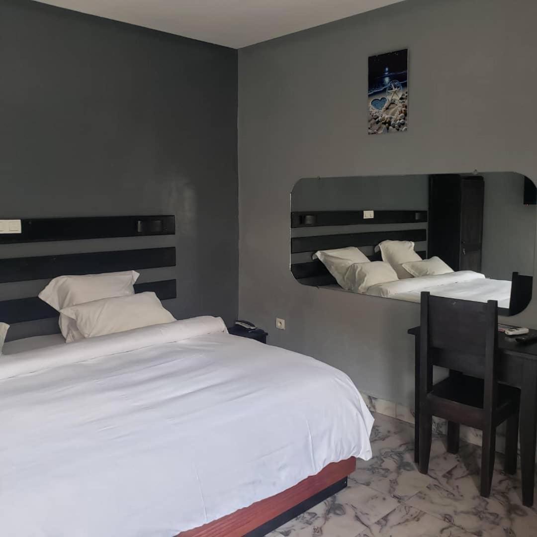Hotel Sunrise Center Bonapriso 111 Douala Exterior foto